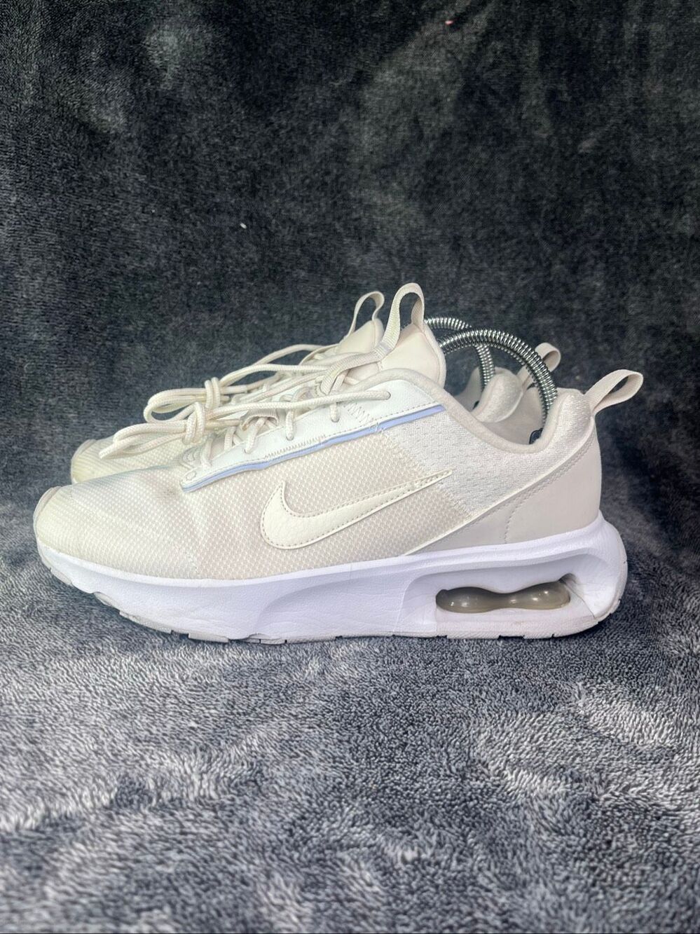 Nike Women's Air Max INTRLK Lite White Cream Sneakers Size 9